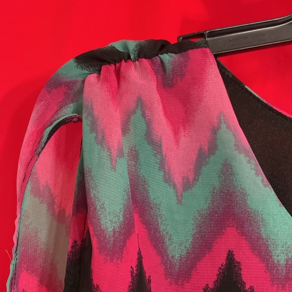 No Boundaries Bright Chevron Print Sleeveless Dress. - Picture 5 of 5